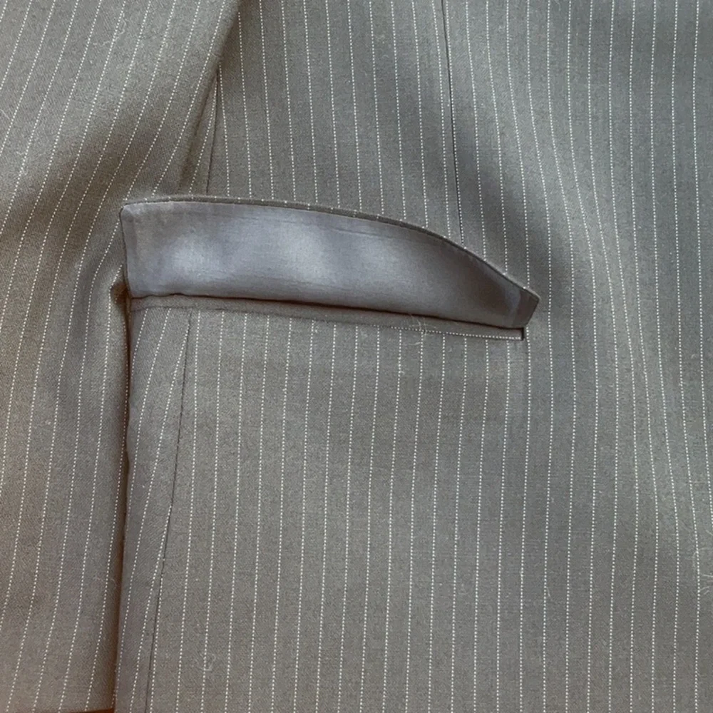 Kenneth Cole Reaction Wool 4 Button Black/Gray Pinstripe Suit Jacket Size Large - Picture 6 of 16